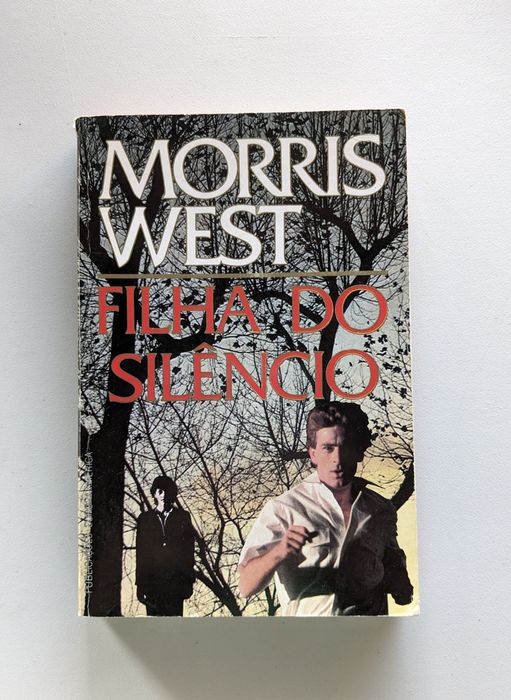 Livros de Harold Robbins e Morris West.