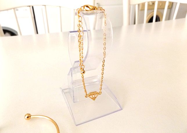 Pulseiras de mulher esbeltas