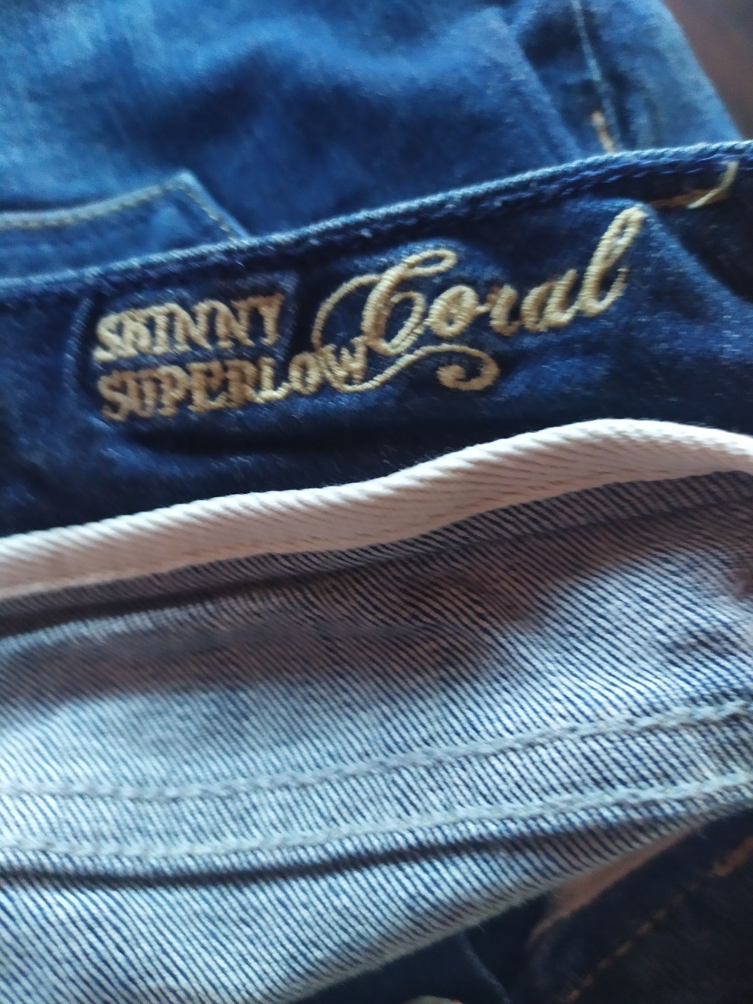 Spodnie jeans damskie