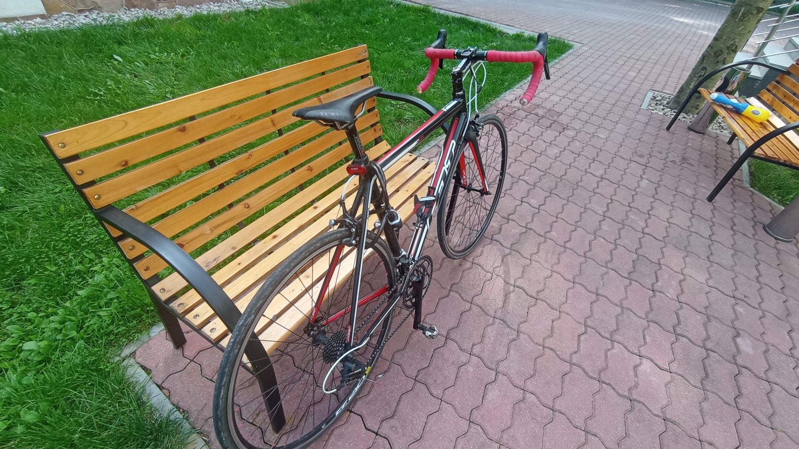 Rower szosowy FELT
