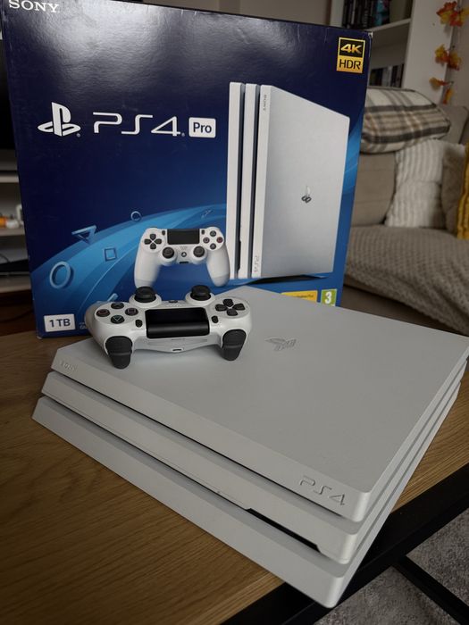 Konsola PS4 Pro 1T Glacier White