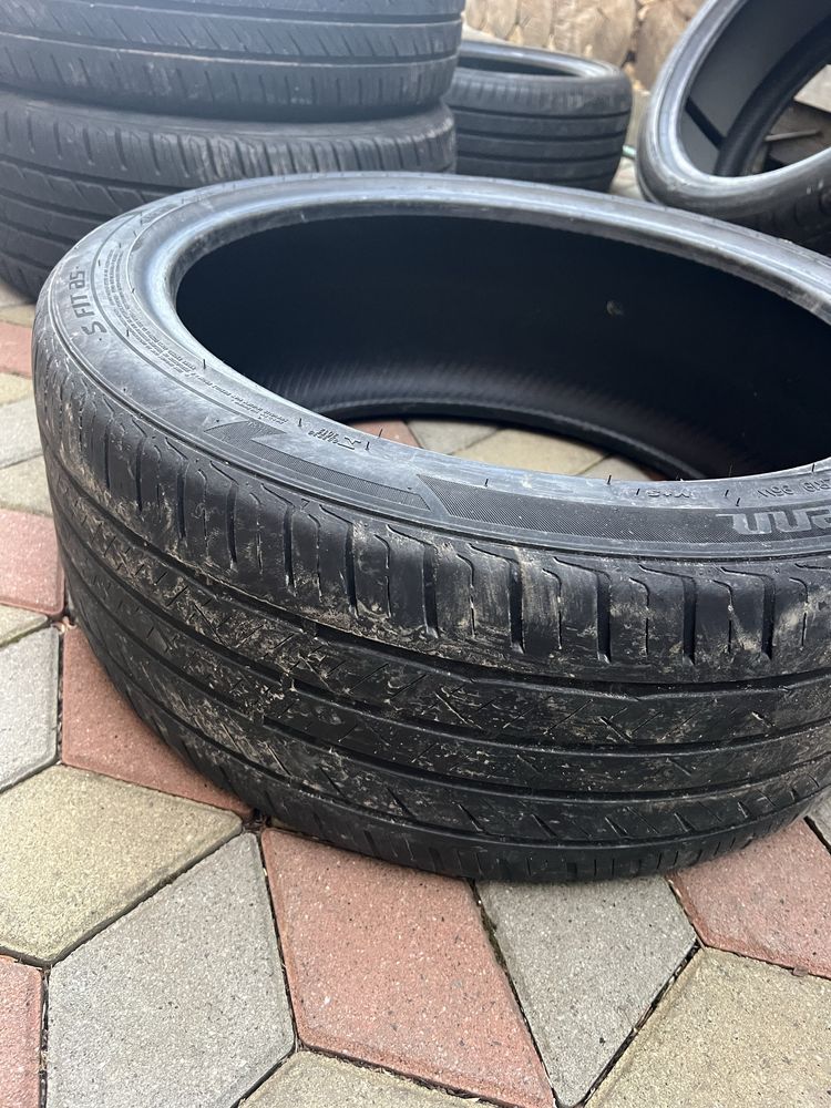 235/40 R19 laufenn