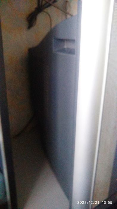 Продам цветной игровой телевизор "LG 21070" диагональ 22' + 2 пульта.