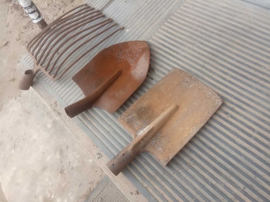 Вила картопляні ,граблі,лопати