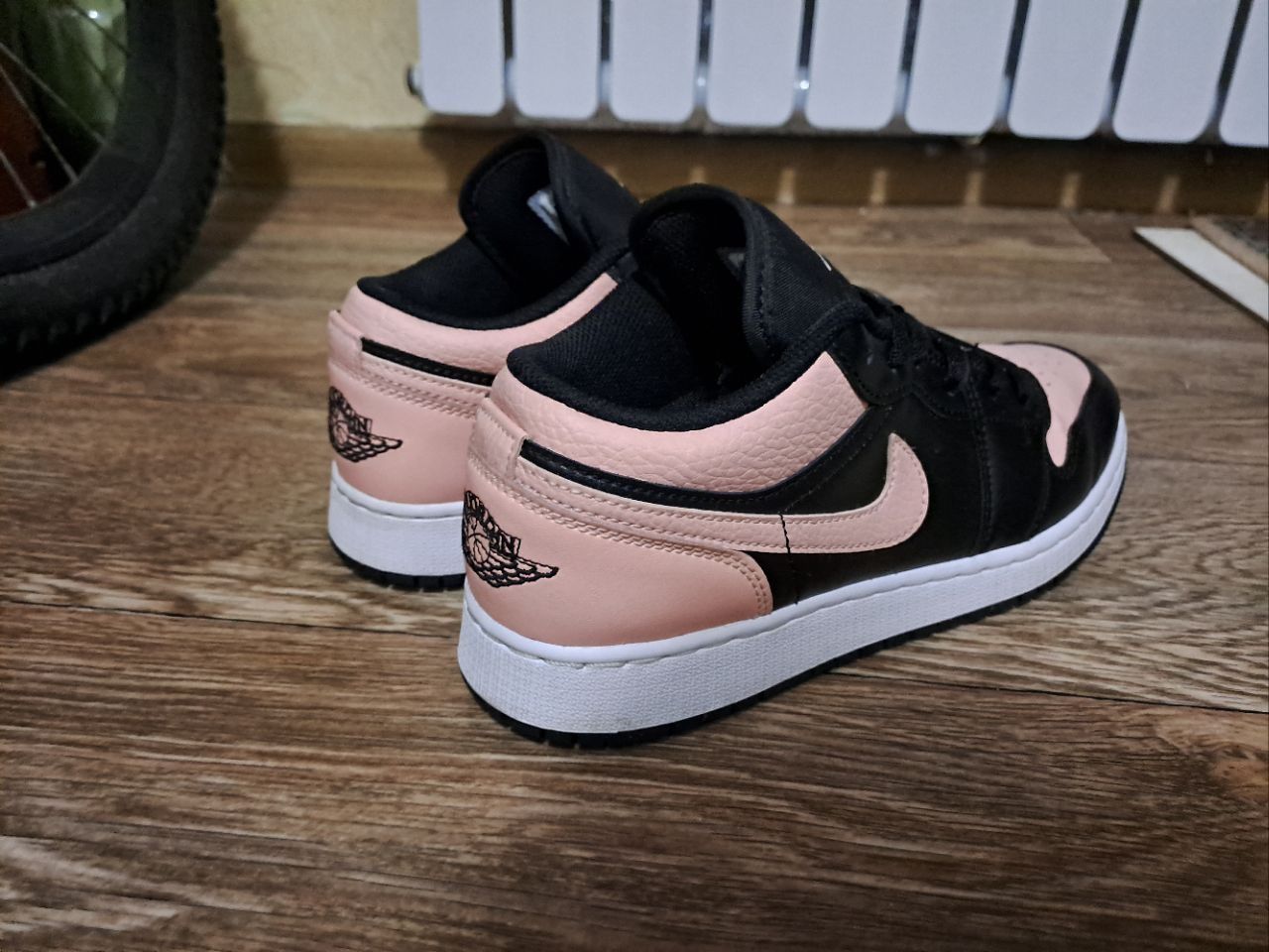 Nike AIR jordan 1 low black/pink