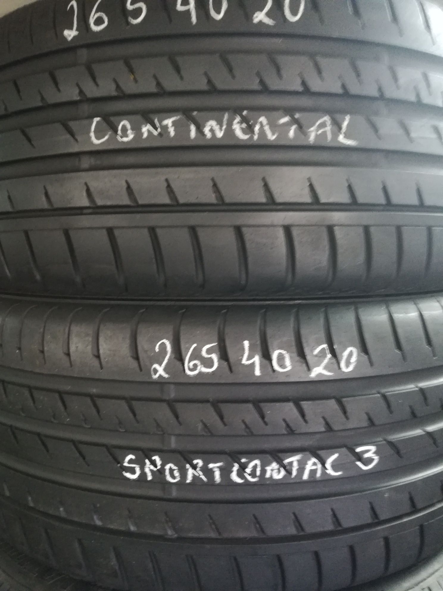 Pneus  265/40/20