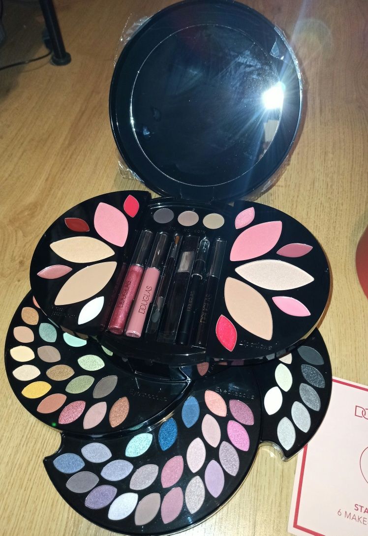 Nowa duża paleta do makijażu Douglas Star Pallette. Idealna na prezent