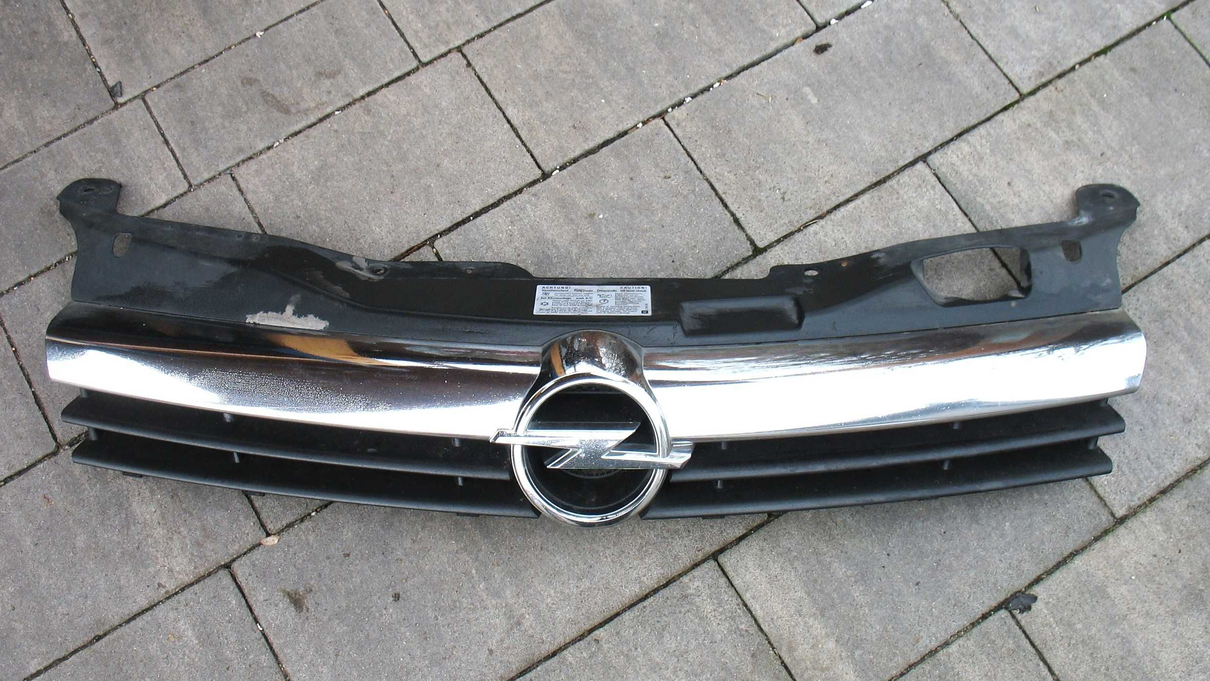 Opel Astra III H Grill Atrapa zderzaka Chrom