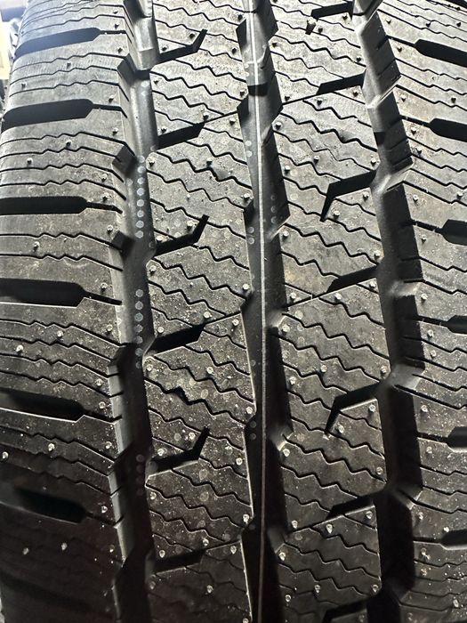 Шини зимові 215/65/16с Maxxis