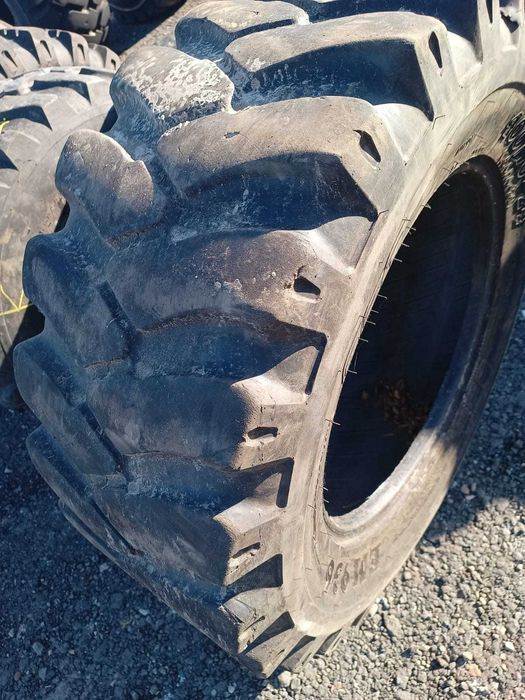 Opona przemysłowa 400/70-24 BKT EM 936 ładowarka JCB Manitou Merlo