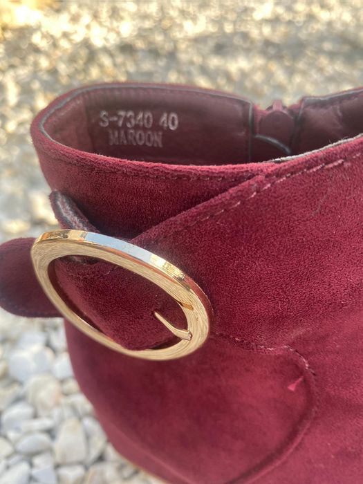Zamszowe botki bordo na słupku . rozmiar 40  cena 40 zl
