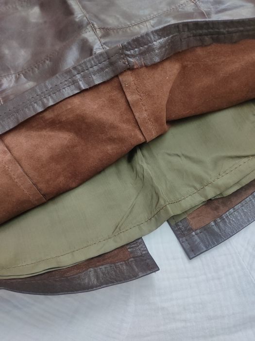 Skórzana brązowa prosta spódnica do kolan porządnie wykonana ze skóry