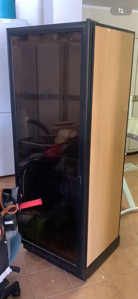 Refrigerador de vinho tinto semi novo