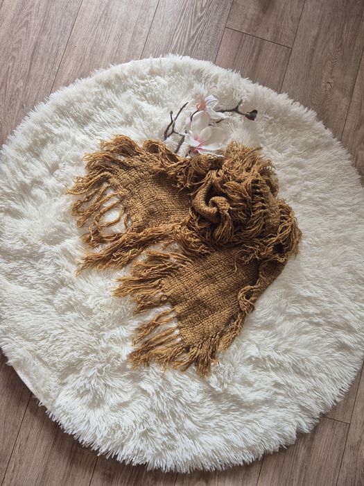 Nowy, mięciutki szalik z frędzlami