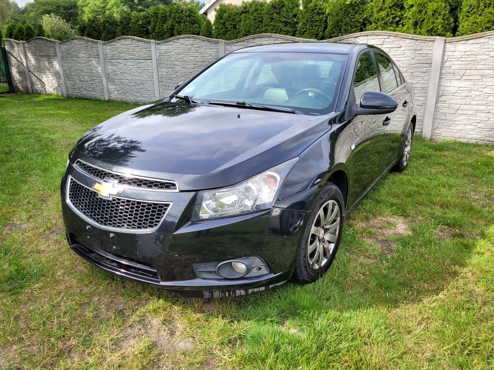 Chevrolet cruze zderzak 1.8 benzyna przekładka manual atrapa halogeny