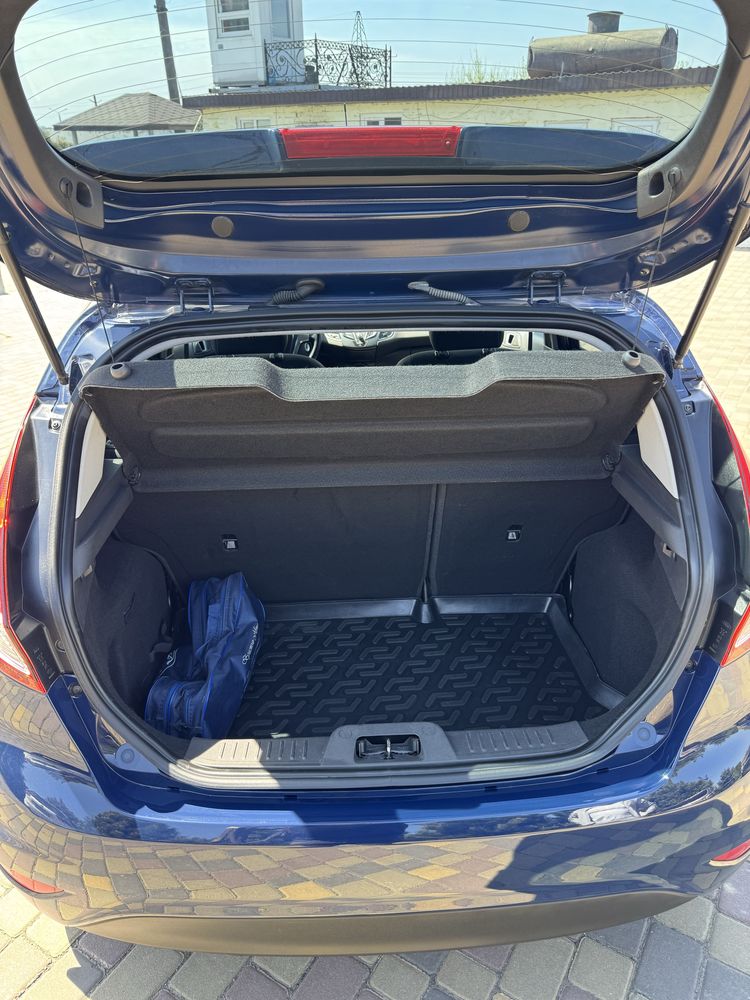 Продам автомобиль Ford Fiesta 2016
