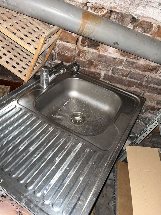 Zlewozmywak stalowy.