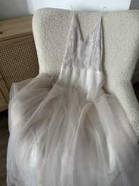 Пудрова весільна сукня на бретелях