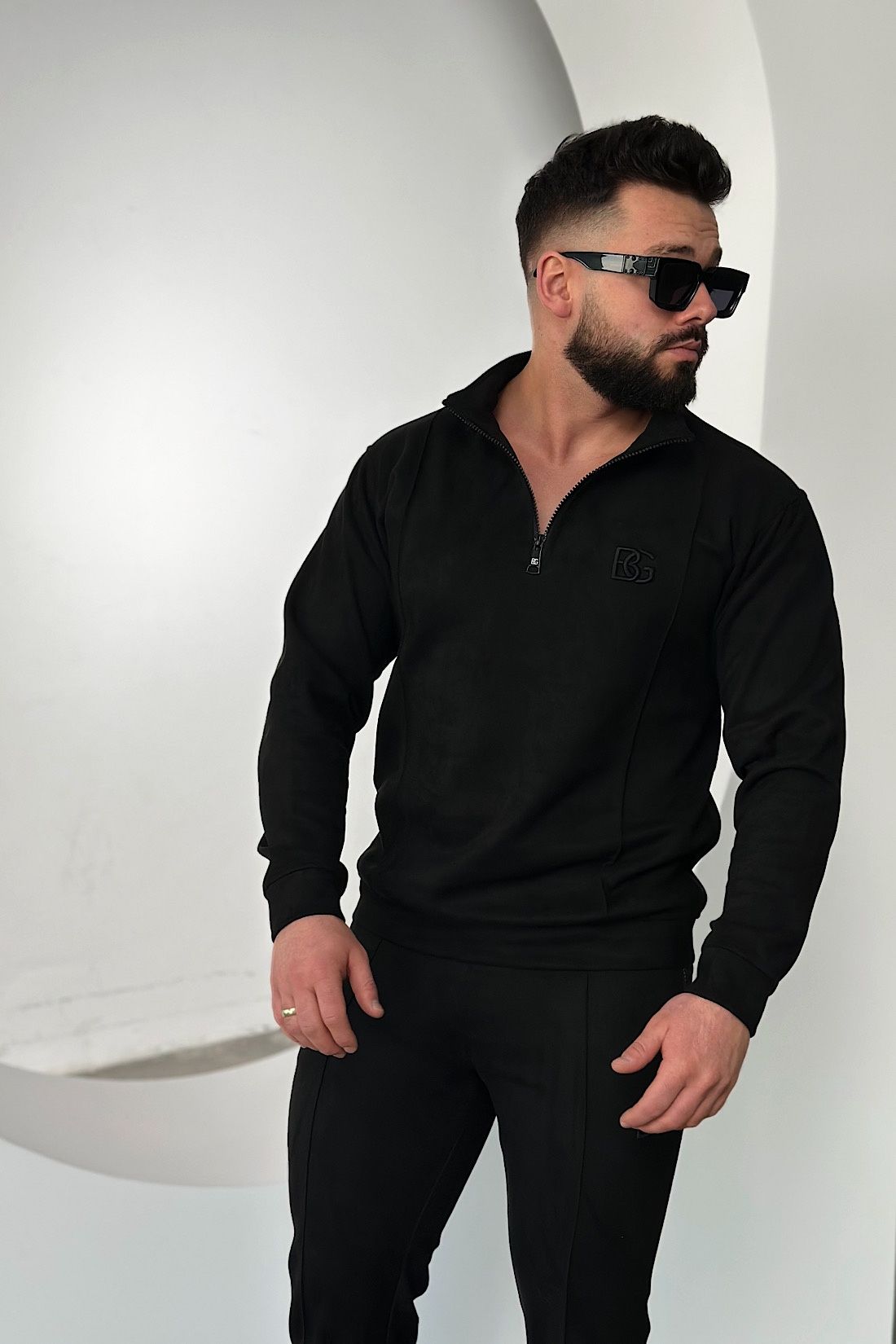DRES MĘSKI BG RIVAL | CZARNY

Dres BG RIVAL to połączenie elegancji i