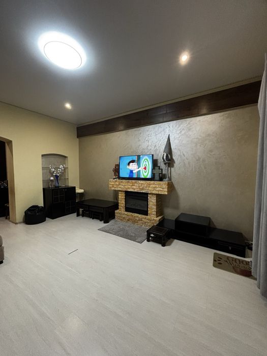 Терміново, 75 кв м, двокімнатна квартира.  вул. Амброса