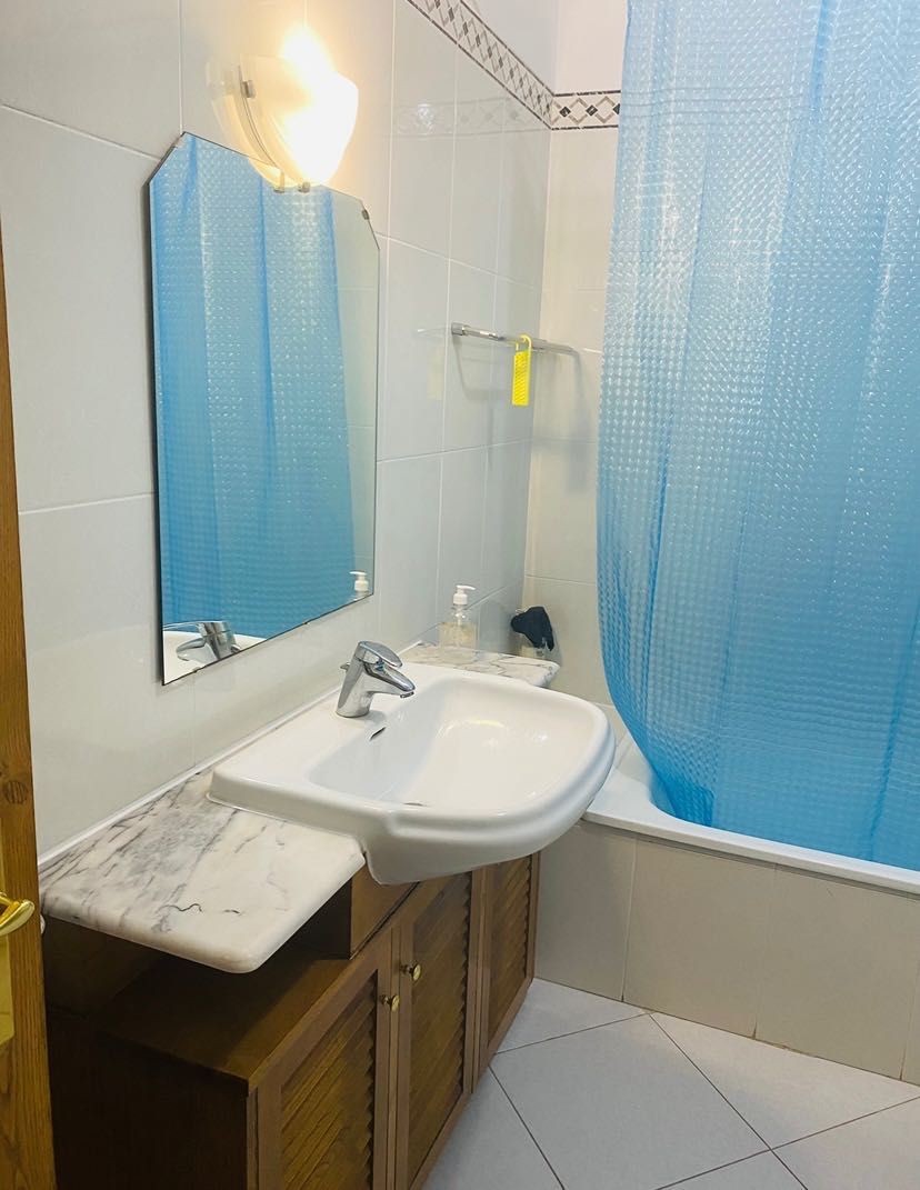 Quarto para arrendar próximo ao Vianense Futebol Clube.
