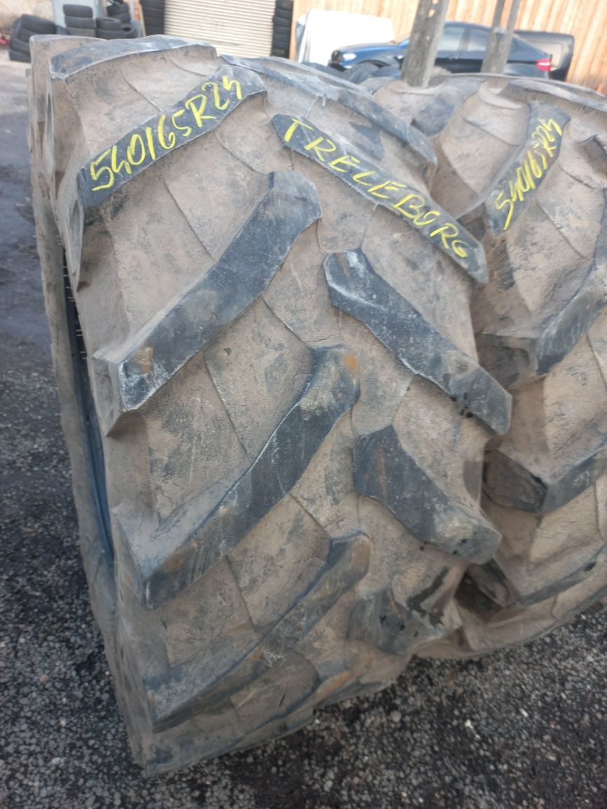 Opony 540/65R24 Treleborg.