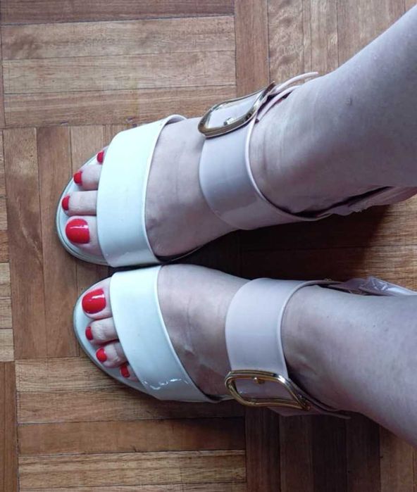 Sandálias praticamente novas, T.39