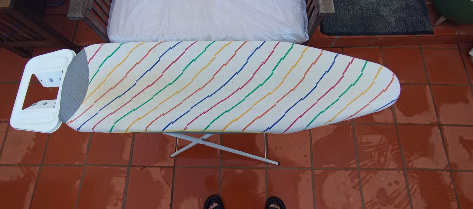 Tábua de passar a ferro dobrável