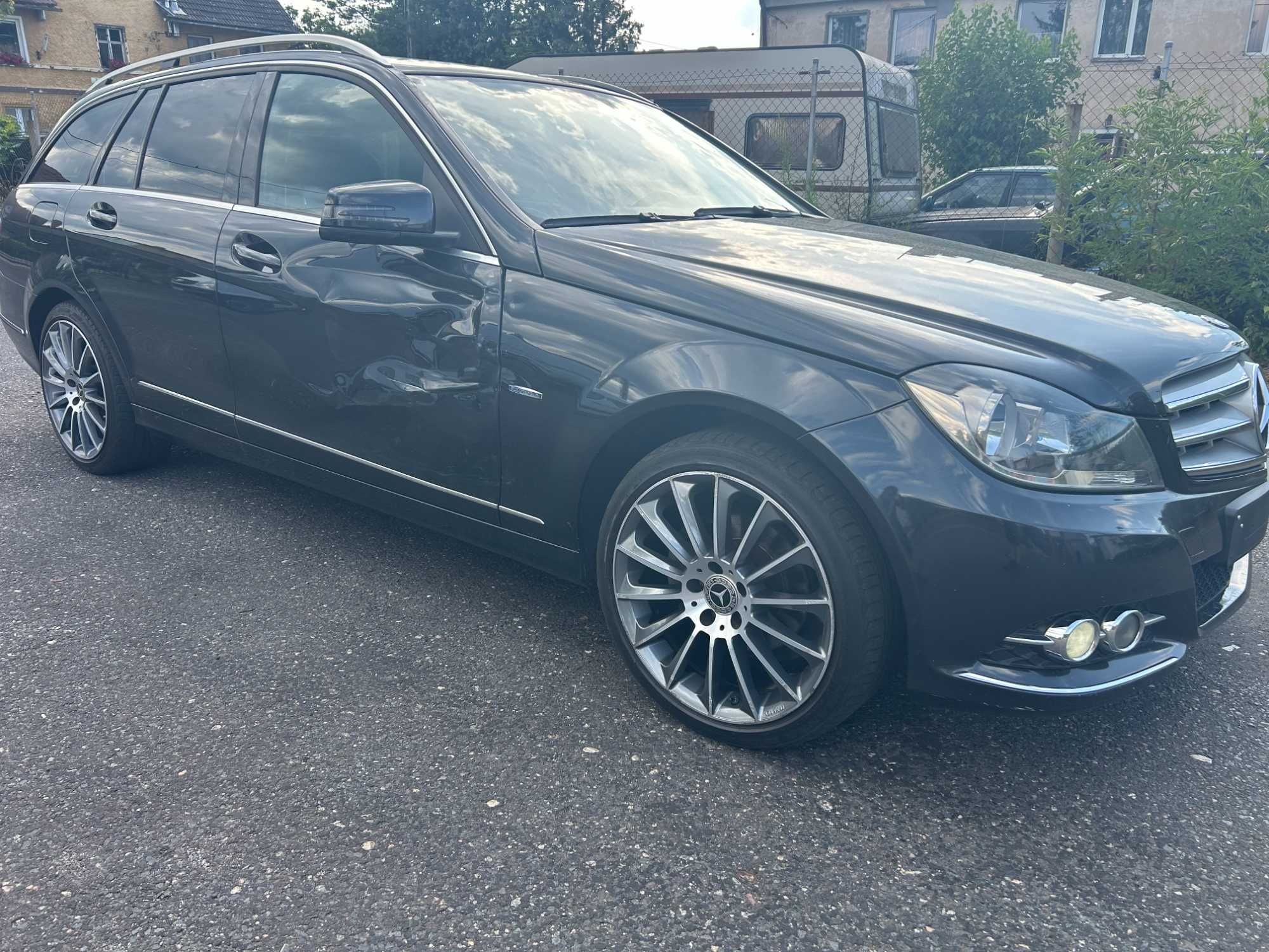Mercedes W204 sprowadzony, lekko uszkodzony, C klassa