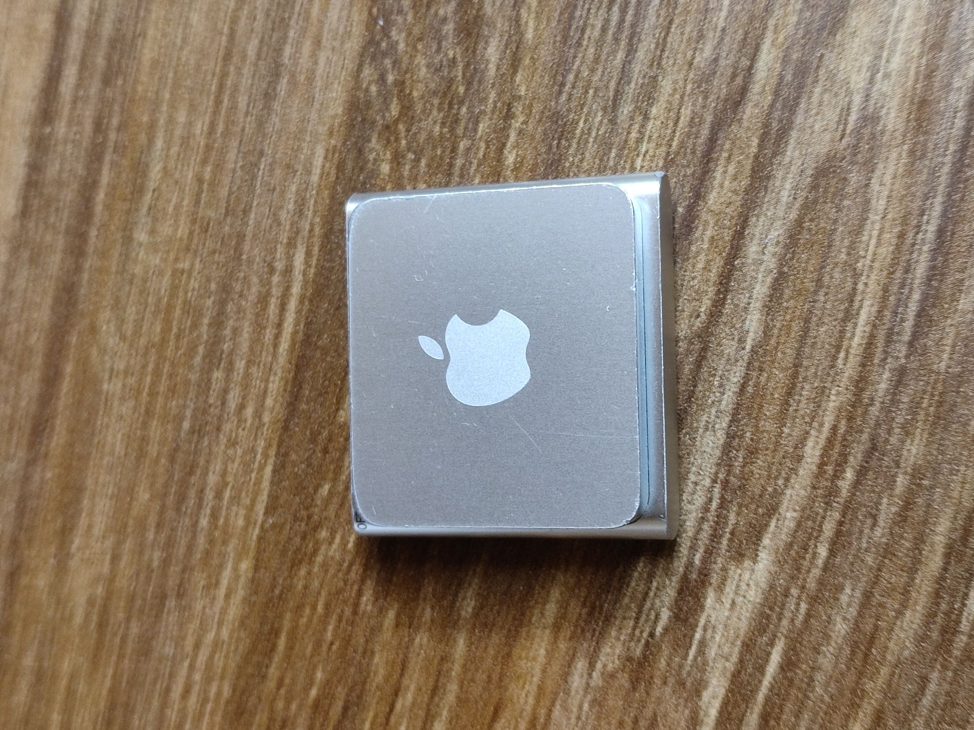 MP3-плеєр Apple iPod shuffle (4-го поколения)  2GB