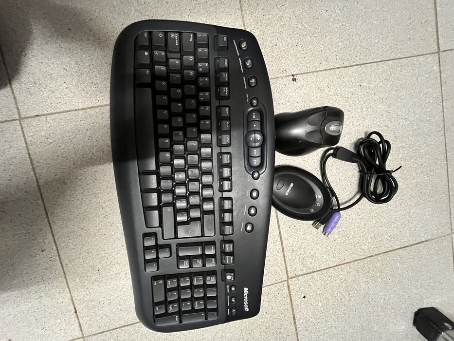 Microsoft - Wireless Keyboard and Optical Mouse64551667849217123