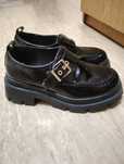 Czarne loafersy z klamerkami