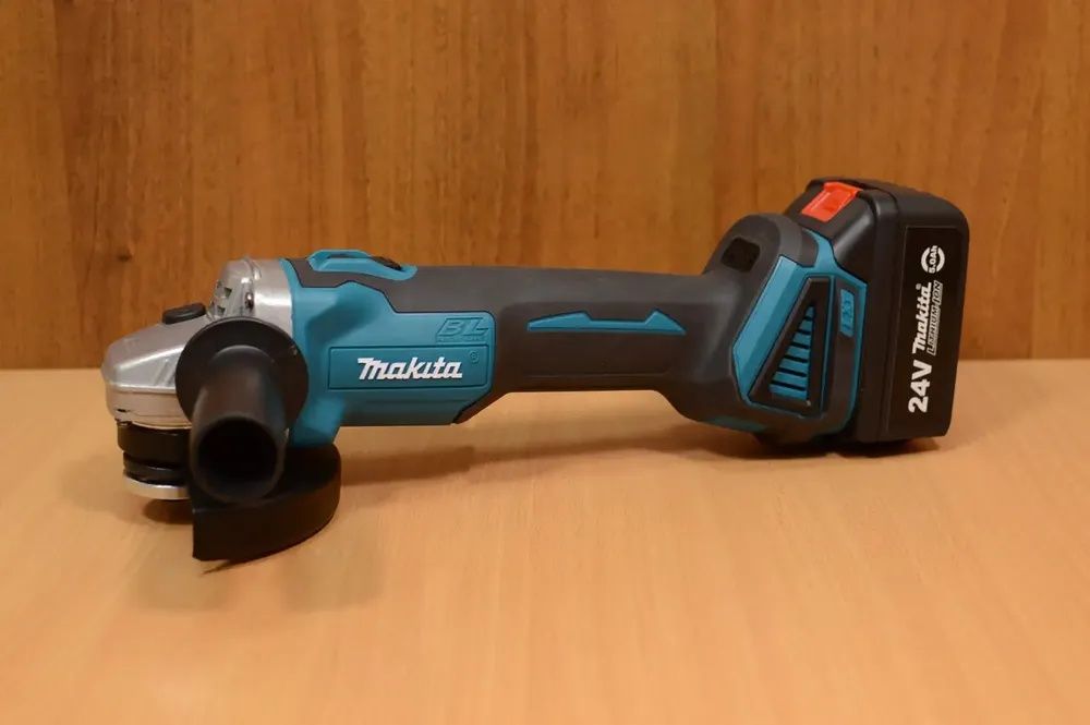 Аккумуляторная болгарка с насадкой для пилы Makita DGA540