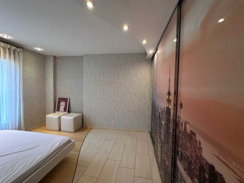 Сдам длительно 3-комнатную квартиру в центре!