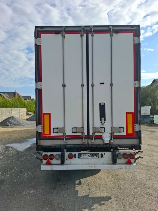 Naczepa chłodnia Schmitz