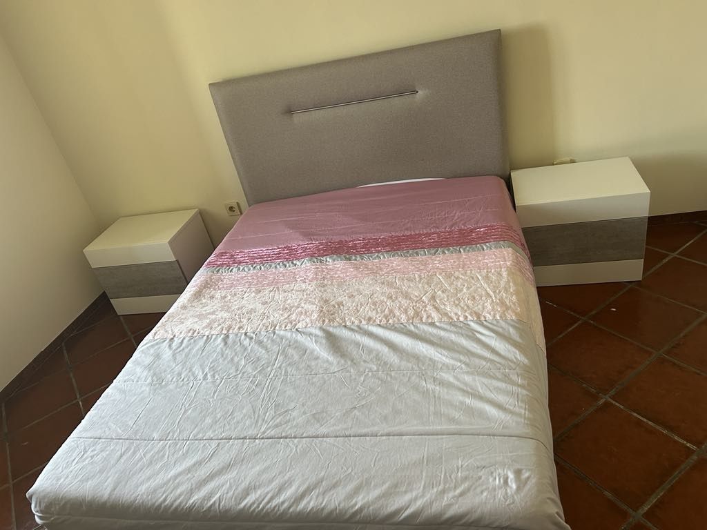 Cama de casal mais sofá