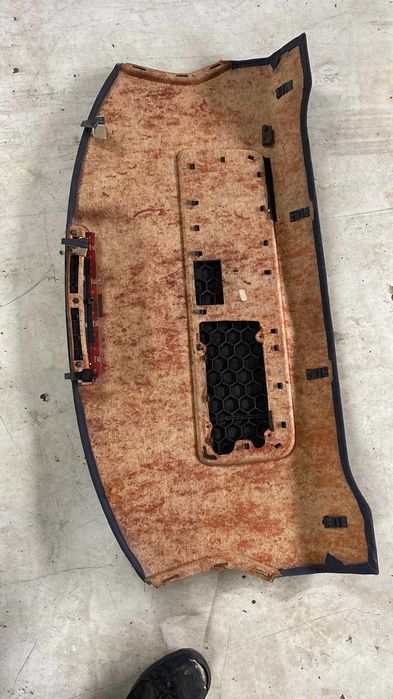 Półka bagażnika osłona kratka głośnika stop AUDI A4 B6 sedan