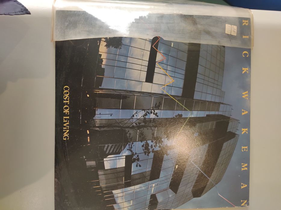 Cd' de vinil com pouco uso