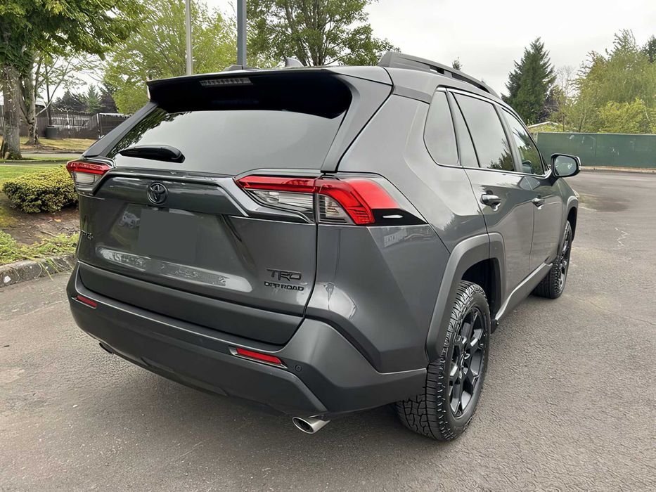Toyota RAV4      2024