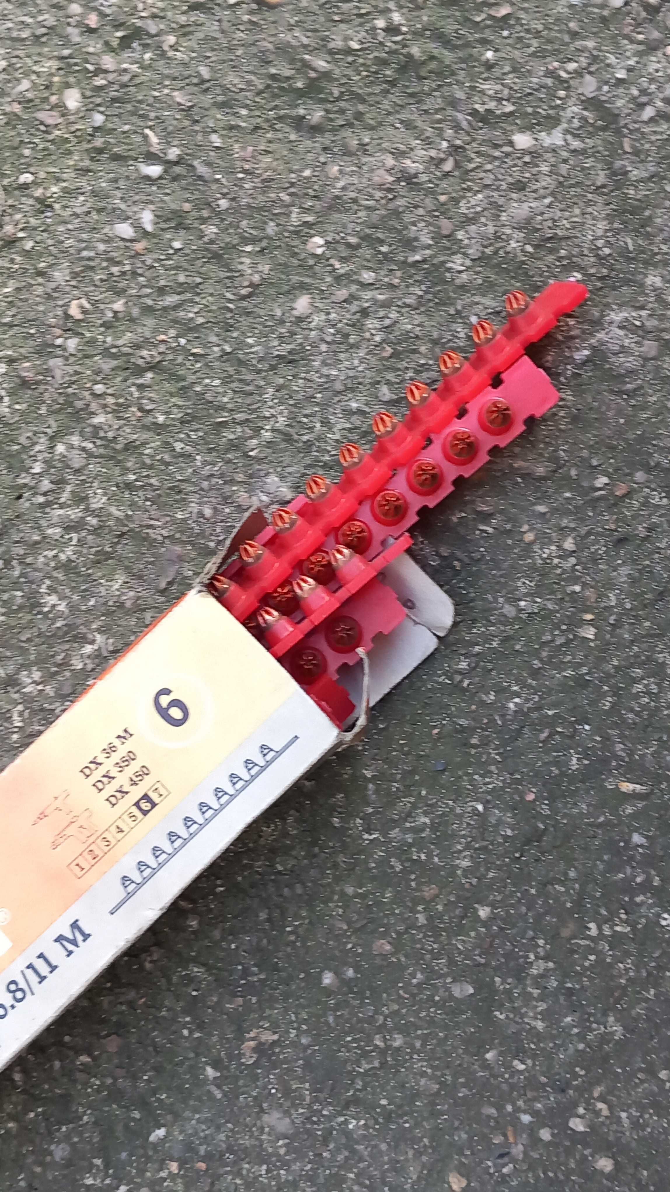 Naboje wkłady do osadzak gwoździarki 6.8/11M Hilti czerwone