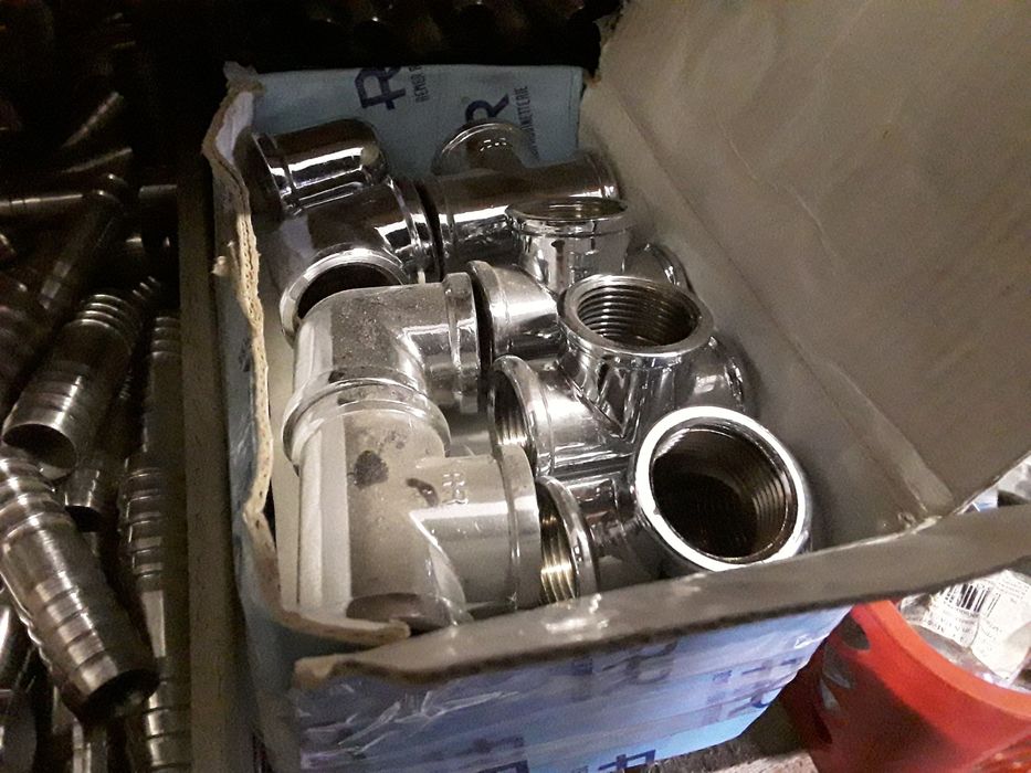 Продам хромированные уголки,тройники,краны,удлиннители,американки,муфт