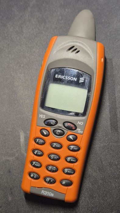 Telefon komórkowy Ericsson R310s