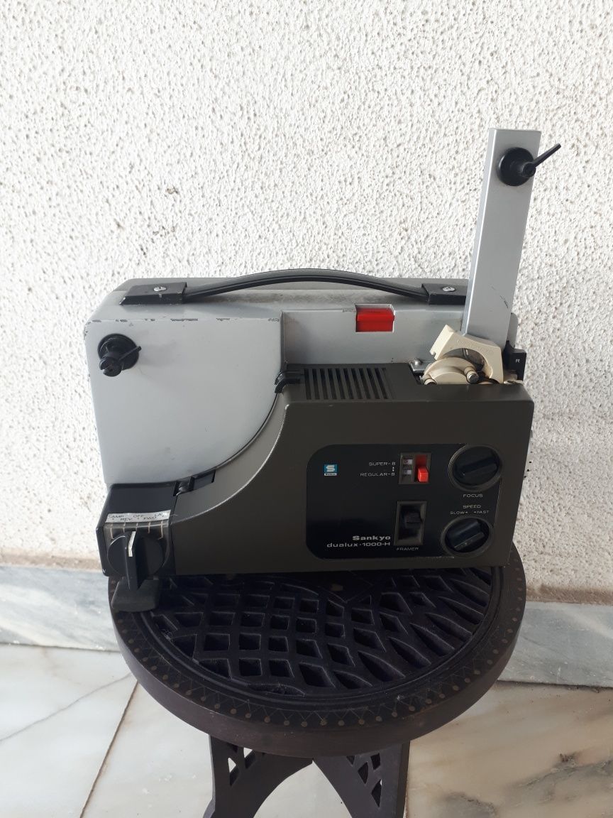 Máquina de Projectar Filmes Antiga
