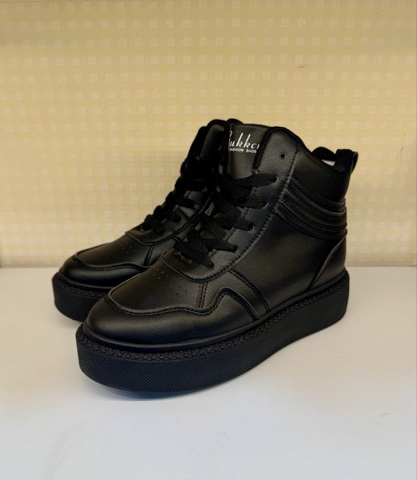 Зимові кросівки хайтопи на платформі чорні жіночі