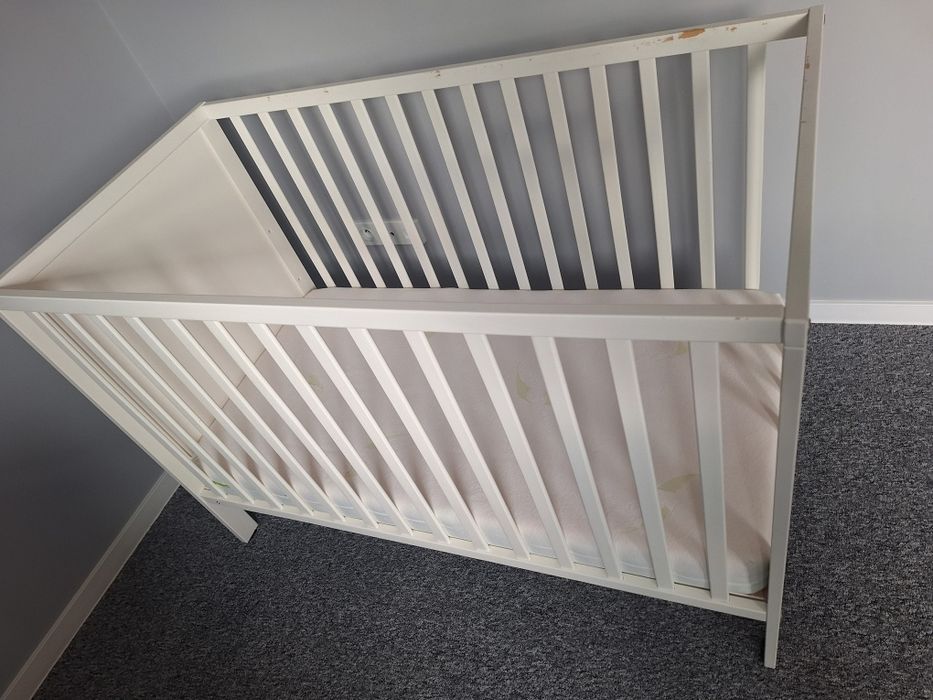 Łóżko łóżeczko białe dziecięce 120 x 60 z nowym materacem Sensillo