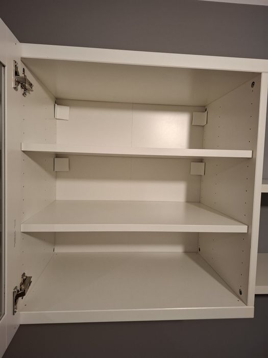 Szafki witryny wiszące Besta Ikea