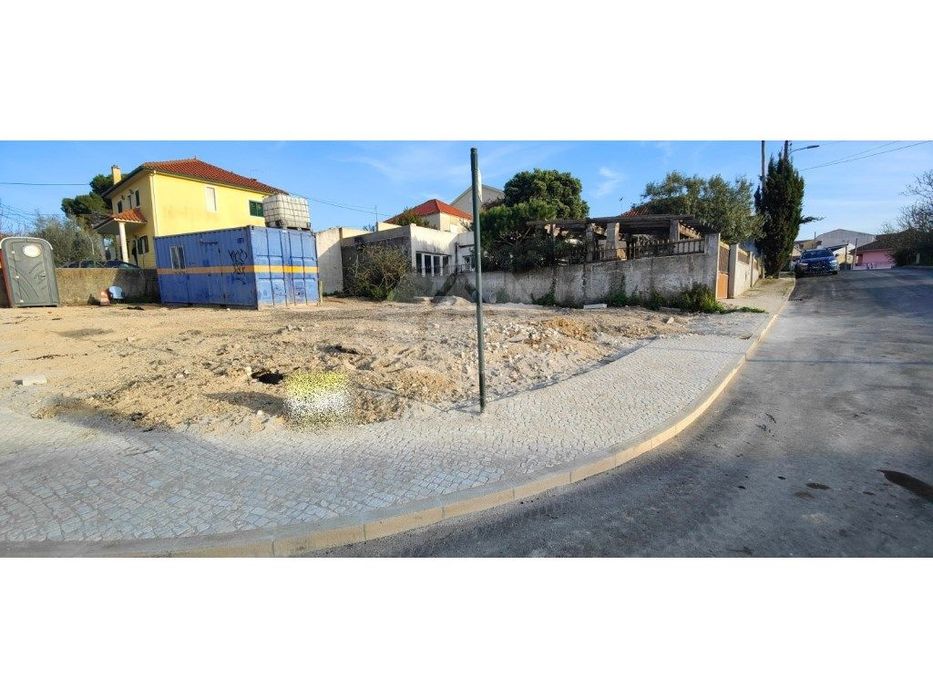 Terreno urbano com 283 m² na Portela da Azóia, Santa Iria de Azóia