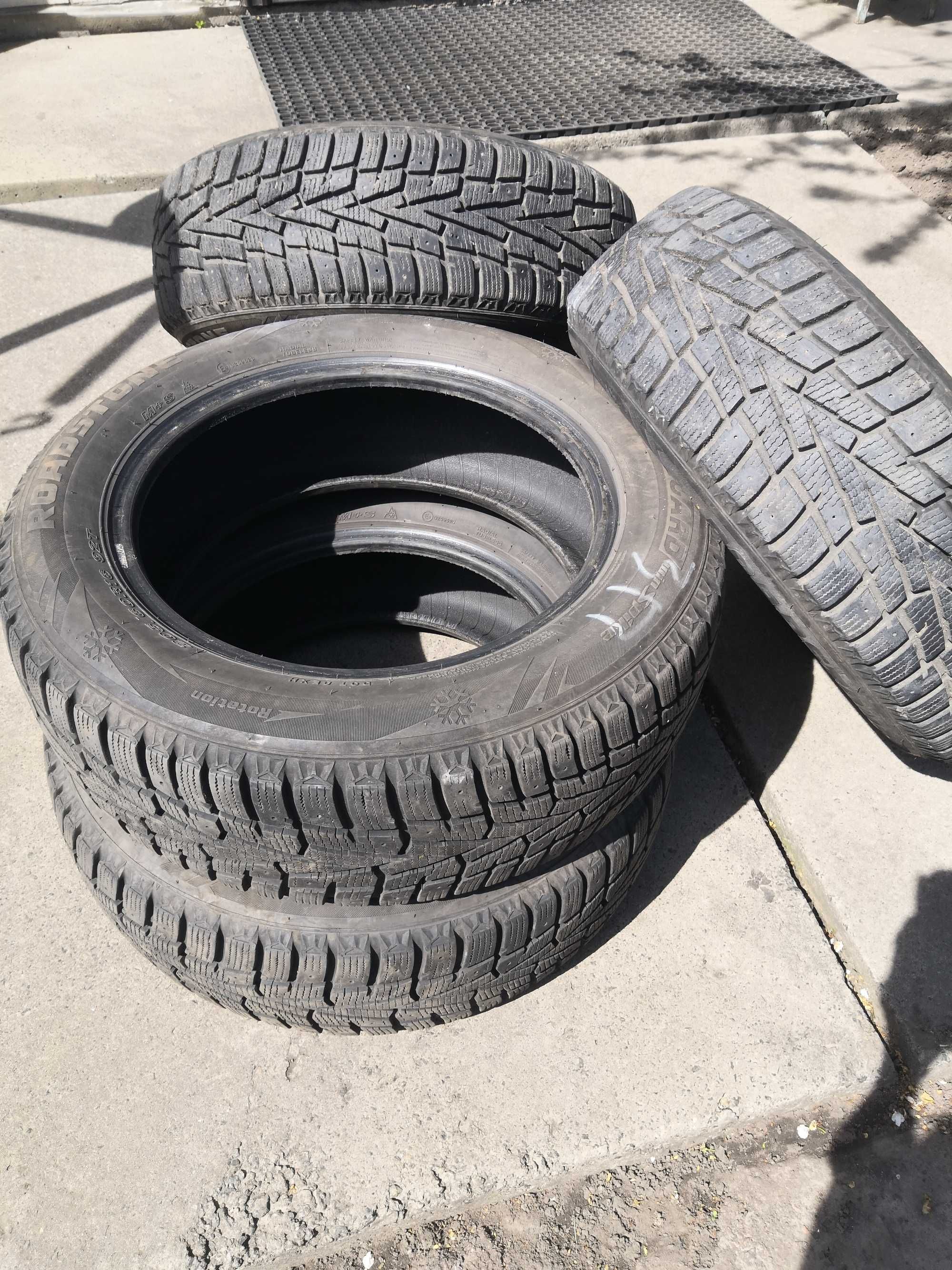 Шини Roadstone 205/60 R16 92T