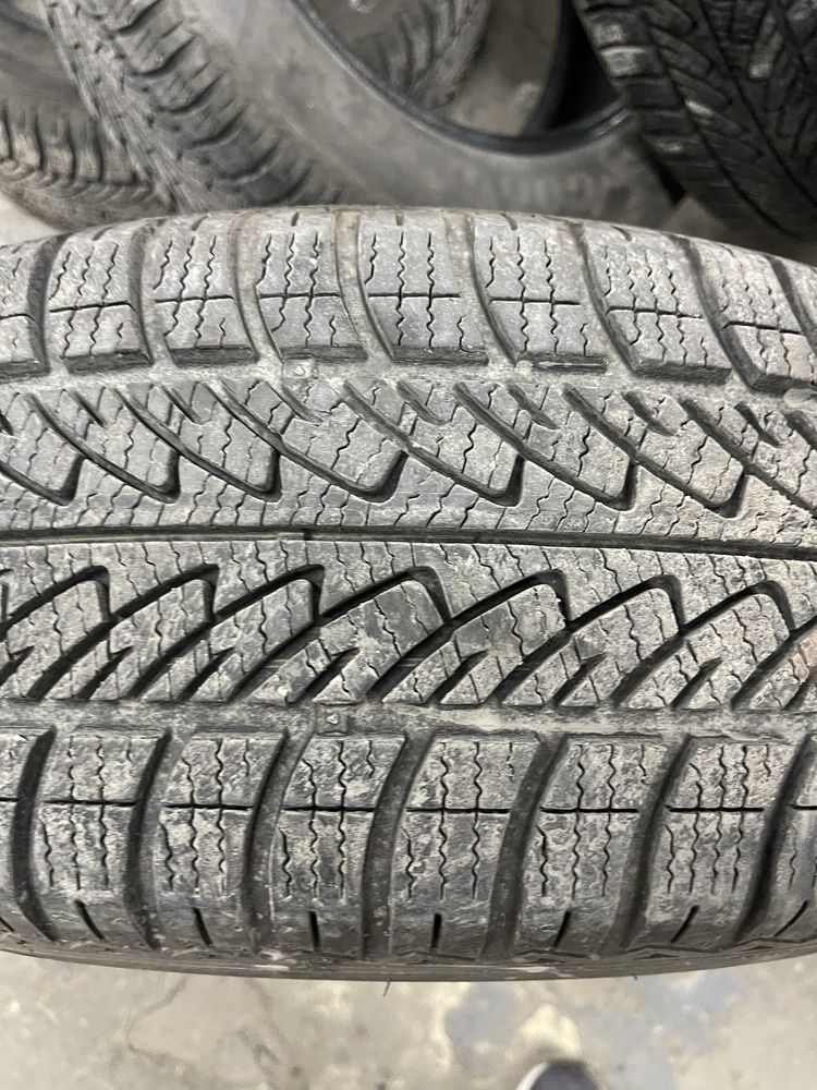 Opony zimowe GoodYear UltraGrip 8 215/60 R17