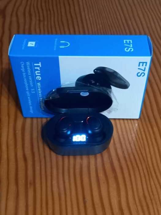 Fones Bluetooth novos